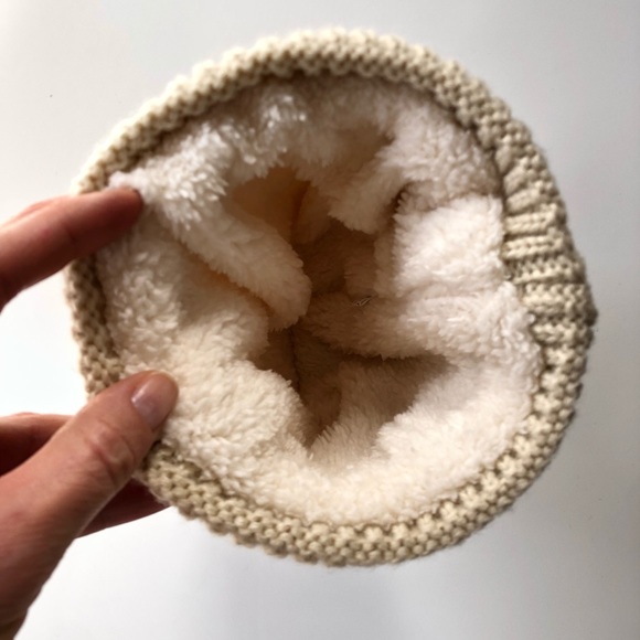 Girls REDESS Sherpa-Lined Cable-Knit Pom Hat - NEW - Picture 2 of 2